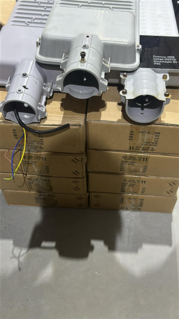 Kit 11 Luminária Publica 100W 85~265Vca ( Um Pouco de Ferrugem, AmassaDINhos e Manchadas )