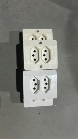 Kit 5 Tomadas Dupla 2P+T 10A ( Usadas, Mas Funcionando Perfeitamente )