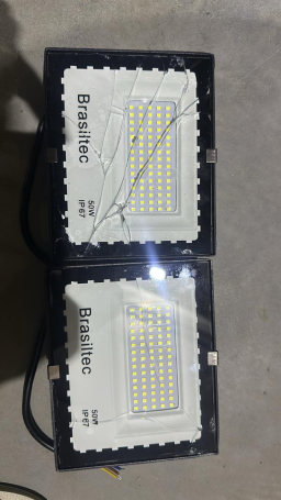 Refletor de LED 50W 85~265Vca - 4500Lm - Dimensões L=152MM A=125MM P=32MM (Apenas Vidro Trincado, Mas Funcionando)