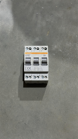 Chave de Transferência Manual 63A 3 Polos - Série 9 ( Apenas Sem A Interligação de Acionamento, Mas Funcionando )