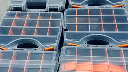 Kit 7 Maletas de Diversas Dimensões ( Alguns com 1 Fecho Quebrado, Outras com Uma Parte Da Tampa Quebrada e Base )